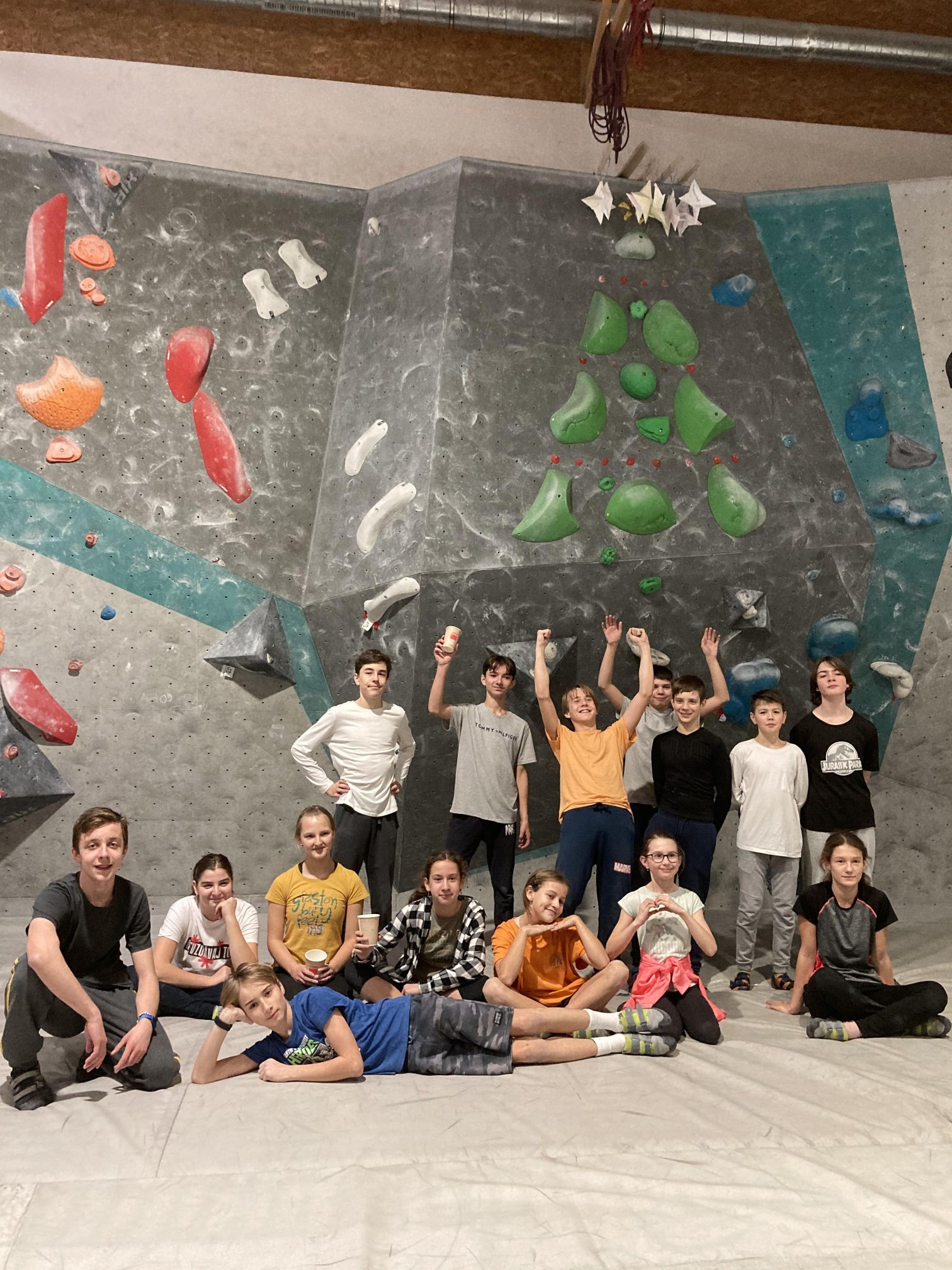 Andrej na spoločnej fotke z boulderingovej skupiny