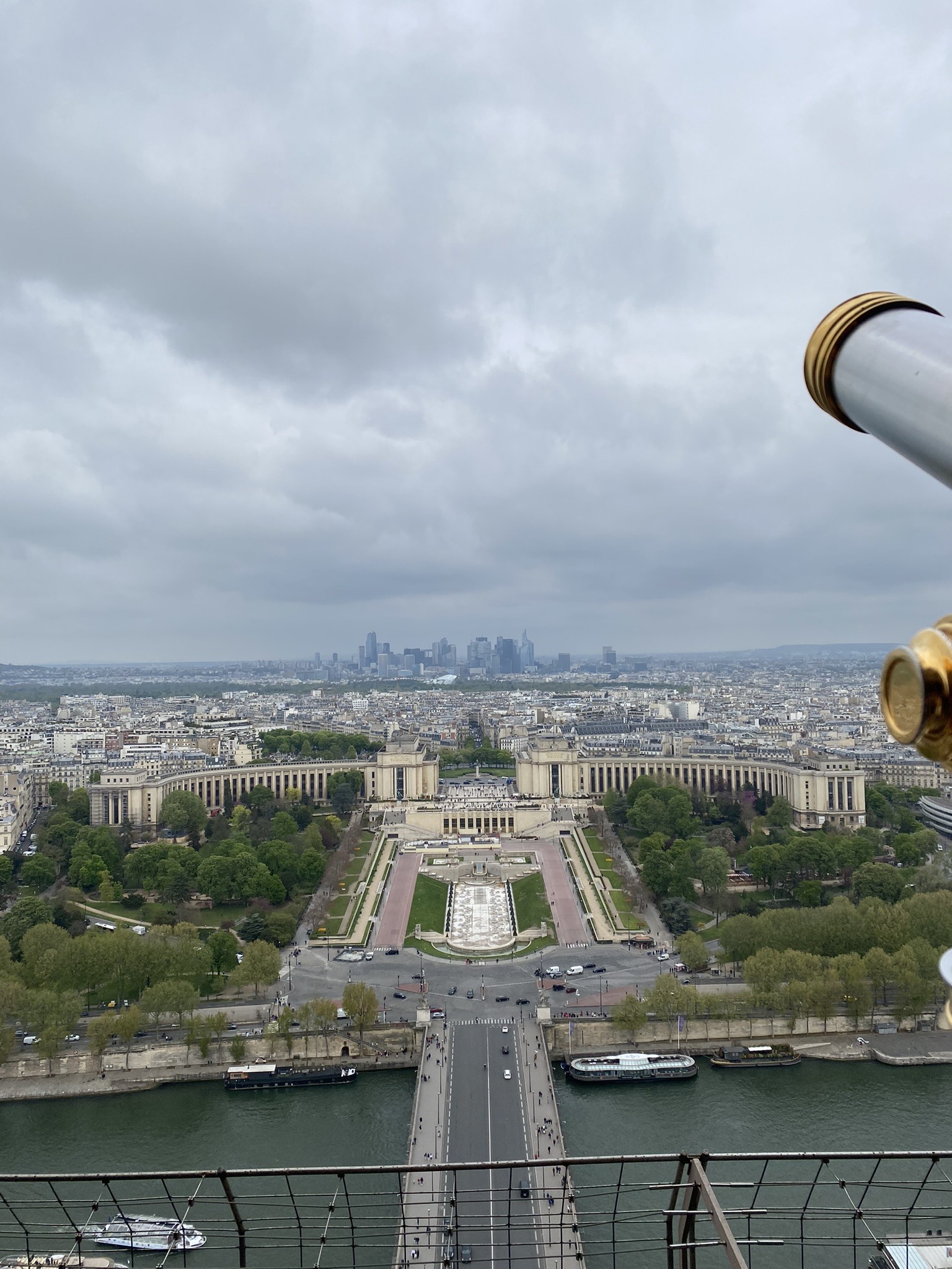 Výhľad na Paríž z Eiffelovej veže.
